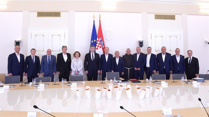 Predsjednik Vlade Plenković sastao se s predstavnicima Viteškoga alkarskog društva Sinj 